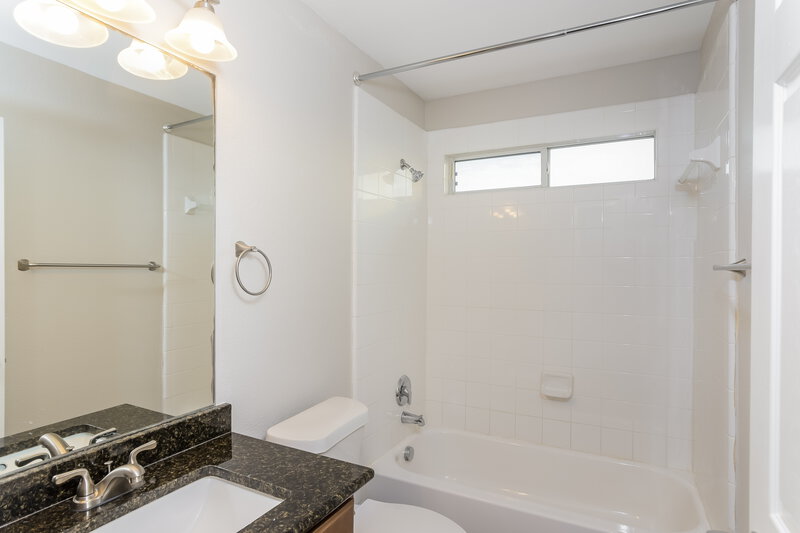 2,430/Mo, 214 Cardinal Way San Antonio, TX 78253 Bathroom View 2