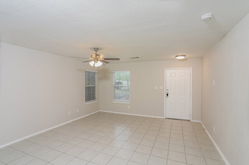 1,955/Mo, 10711 Amble Coach San Antonio, TX 78245 Living Room View 2