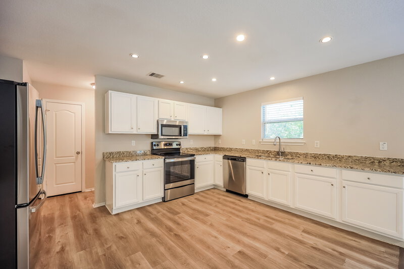 1,740/Mo, 10711 Amble Coach San Antonio, TX 78245 Kitchen View 2