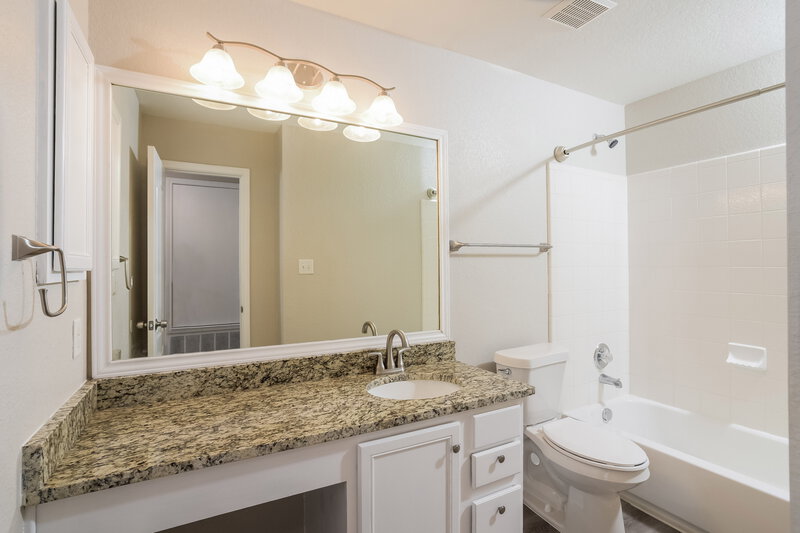 1,955/Mo, 10711 Amble Coach San Antonio, TX 78245 Bathroom View