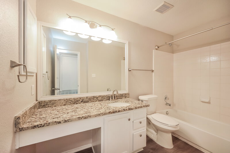1,740/Mo, 10711 Amble Coach San Antonio, TX 78245 Bathroom View