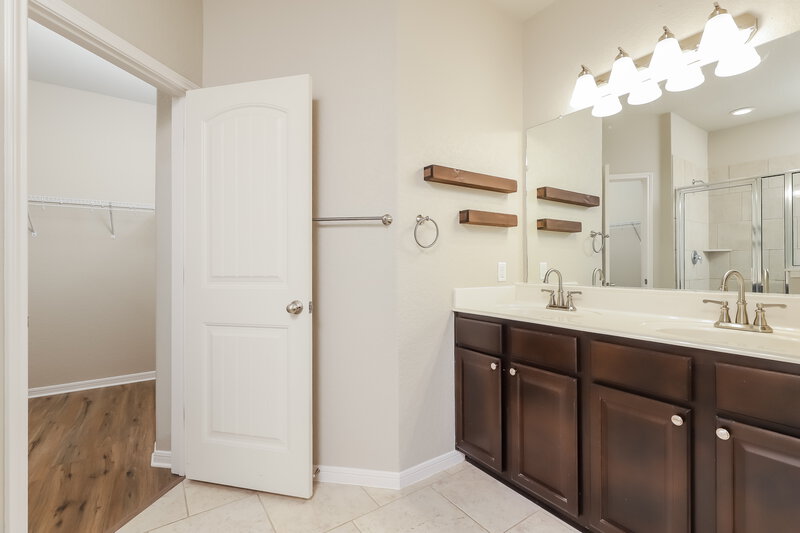 2,205/Mo, 737 Great Cloud New Braunfels, TX 78130 Main Bathroom View