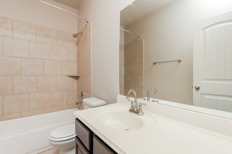 2,205/Mo, 737 Great Cloud New Braunfels, TX 78130 Bathroom View 2