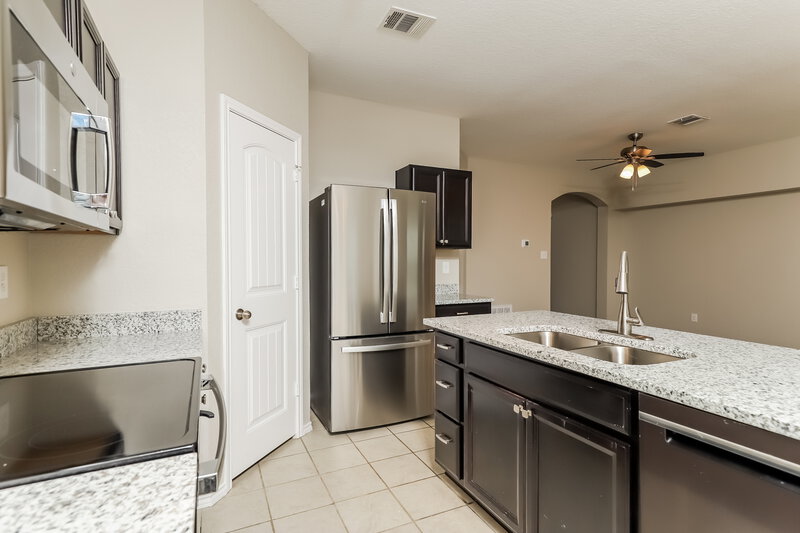 1,780/Mo, 1013 Clarkston Dr Seguin, TX 78155 Kitchen View