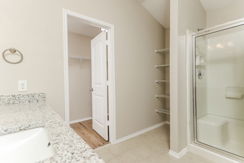 1,780/Mo, 1013 Clarkston Dr Seguin, TX 78155 Main Bathroom View