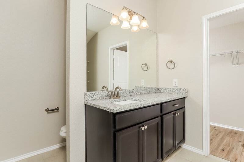 1,780/Mo, 1013 Clarkston Dr Seguin, TX 78155 Bathroom View