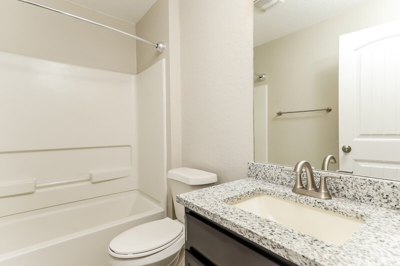 1,780/Mo, 1013 Clarkston Dr Seguin, TX 78155 Bathroom View 2