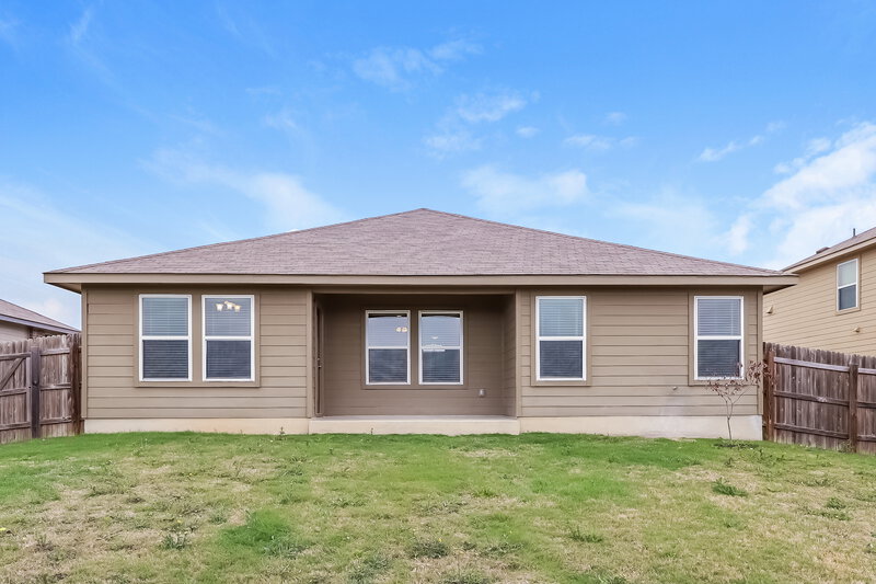 1,780/Mo, 1013 Clarkston Dr Seguin, TX 78155 Rear View
