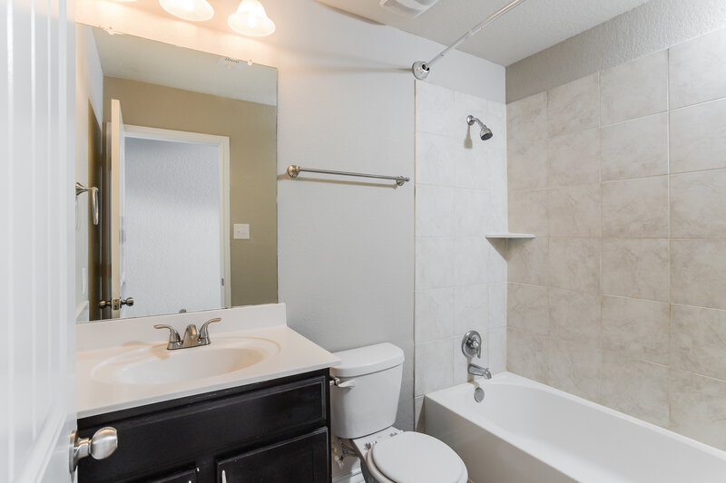 2,180/Mo, 5904 Calaveras Way San Antonio, TX 78253 Bathroom View