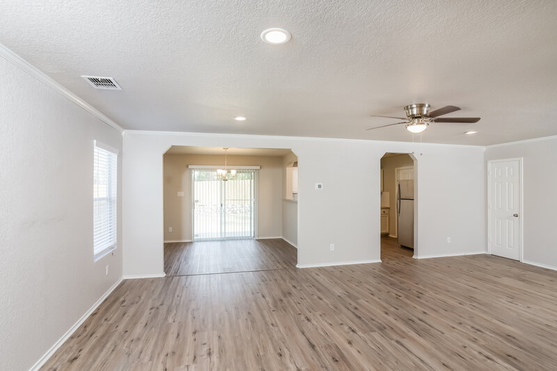 2,125/Mo, 25423 Bermuda Run San Antonio, TX 78261 Living Room View