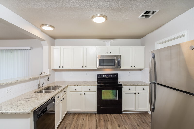 2,125/Mo, 25423 Bermuda Run San Antonio, TX 78261 Kitchen View 2