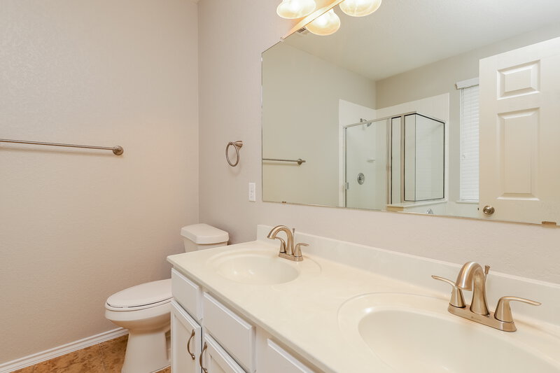 2,630/Mo, 3620 Cherokee Winds Selma, TX 78154 Main Bathroom View