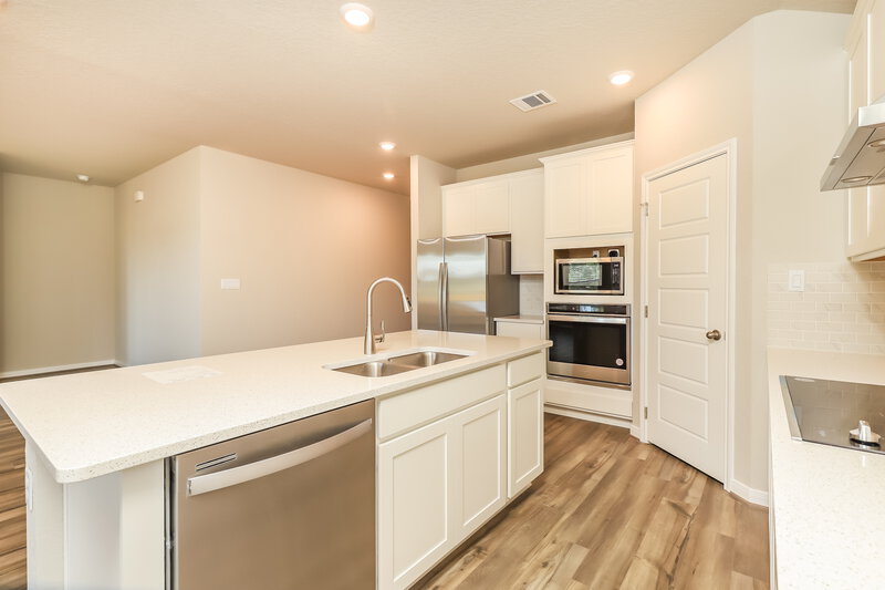 1,985/Mo, 520 Shelton Pass Cibolo, TX 78108 Kitchen View