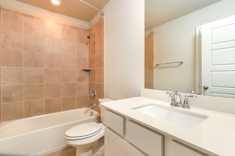 1,985/Mo, 520 Shelton Pass Cibolo, TX 78108 Bathroom View