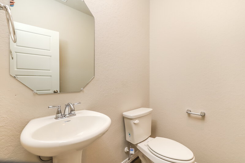 1,985/Mo, 520 Shelton Pass Cibolo, TX 78108 Bathroom View 2