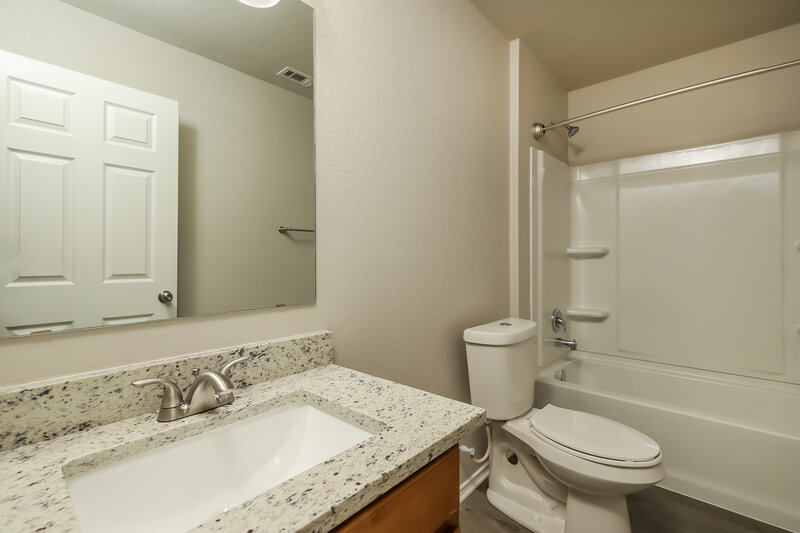 1,830/Mo, 148 Rock Nettle New Braunfels, TX 78130 Main Bathroom View