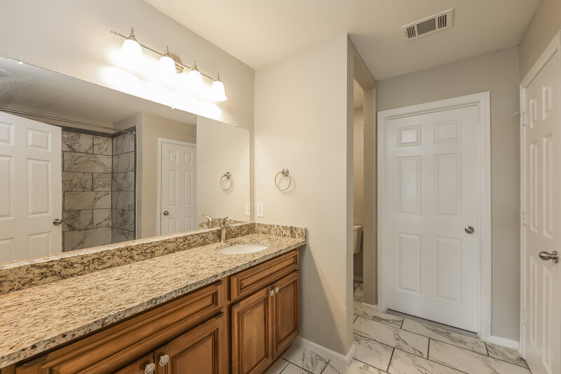 1,770/Mo, 3522 Blue Topaz San Antonio, TX 78245 Main Bathroom View