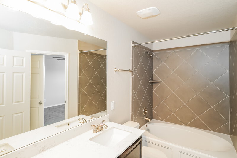 2,495/Mo, 3824 Legend Pond New Braunfels, TX 78130 Main Bathroom View