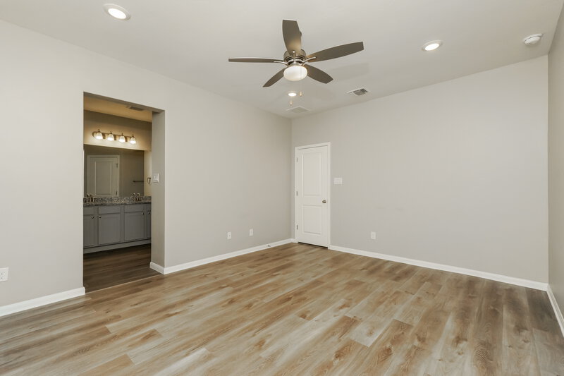 1,630/Mo, 3849 Ivy Path Saint Hedwig, TX 78152 Main Bedroom View 2