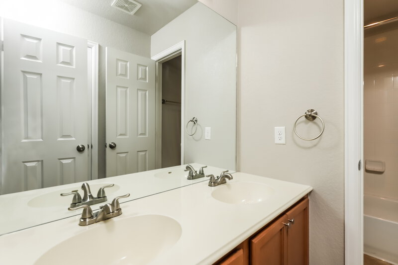 1,890/Mo, 3418 Maguey Trl San Antonio, TX 78245 Bathroom View
