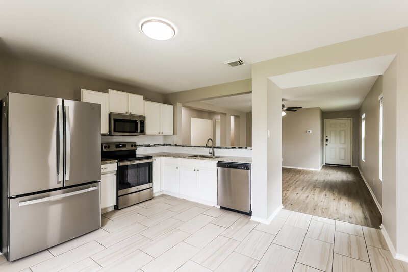 1,510/Mo, 7223 Archers Coach San Antonio, TX 78244 Kitchen View 2
