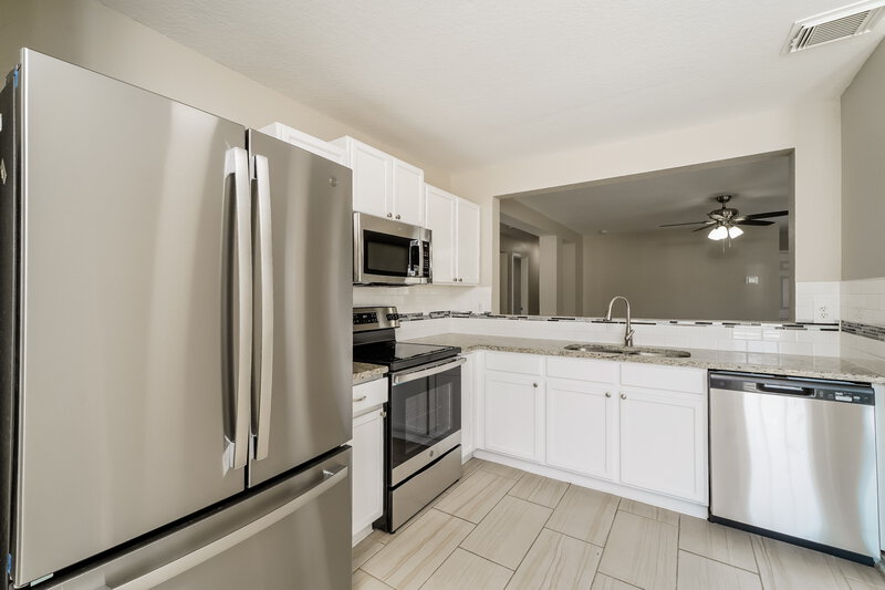 1,540/Mo, 7223 Archers Coach San Antonio, TX 78244 Kitchen View 2