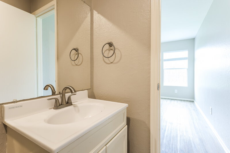 1,510/Mo, 7223 Archers Coach San Antonio, TX 78244 Main Bathroom View 2
