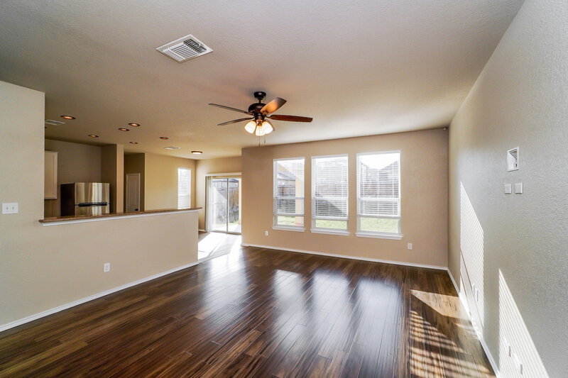 2,300/Mo, 116 Hinge Chase Cibolo, TX 78108 Living Room View 2