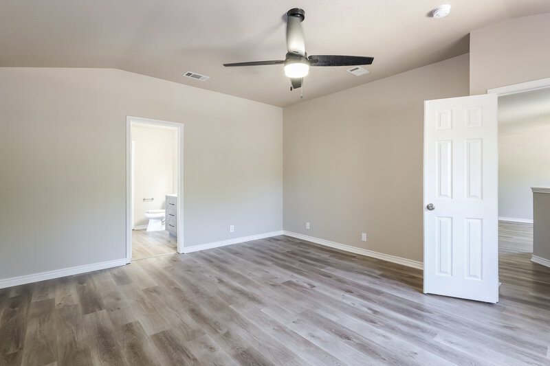 1,970/Mo, 816 Cub Path San Antonio, TX 78251 Main Bedroom View