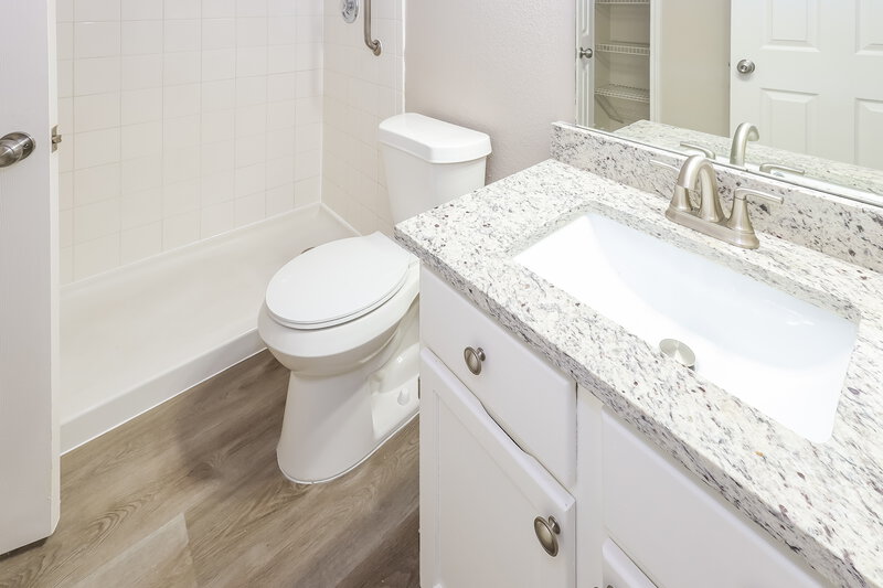 1,970/Mo, 816 Cub Path San Antonio, TX 78251 Bathroom View