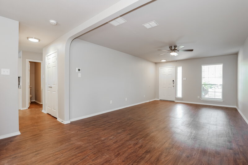 1,825/Mo, 8815 Meadow Spgs Universal City, TX 78148 Living Room View 3