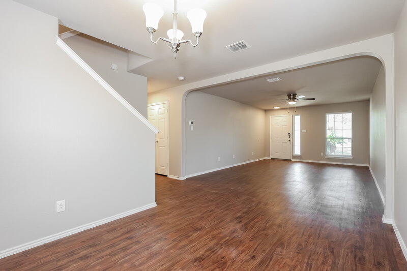 1,825/Mo, 8815 Meadow Spgs Universal City, TX 78148 Dining Room View 2