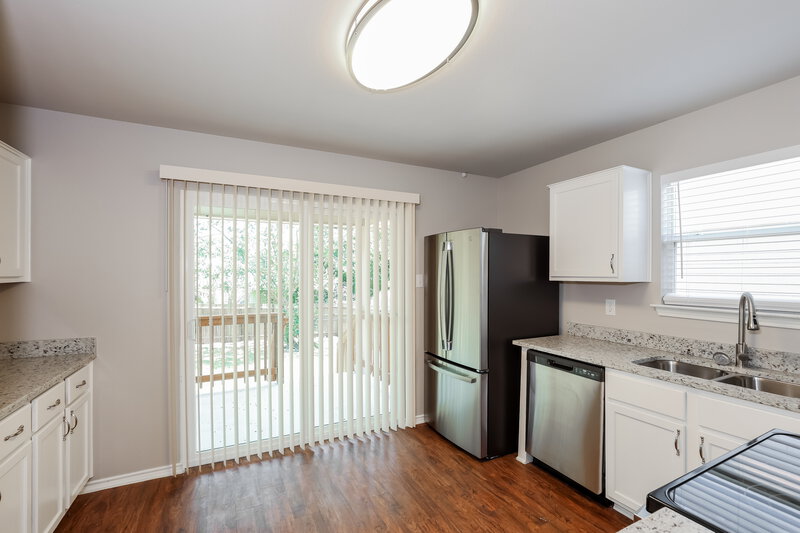 1,825/Mo, 8815 Meadow Spgs Universal City, TX 78148 Kitchen View