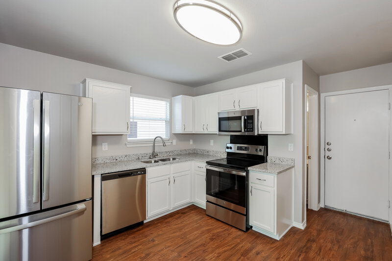 1,825/Mo, 8815 Meadow Spgs Universal City, TX 78148 Kitchen View 2