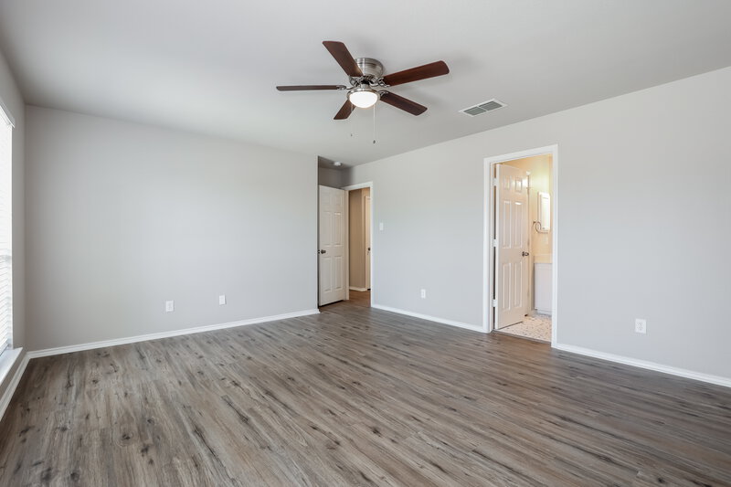 1,825/Mo, 8815 Meadow Spgs Universal City, TX 78148 Main Bedroom View