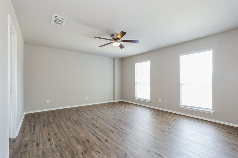 1,825/Mo, 8815 Meadow Spgs Universal City, TX 78148 Main Bedroom View 2