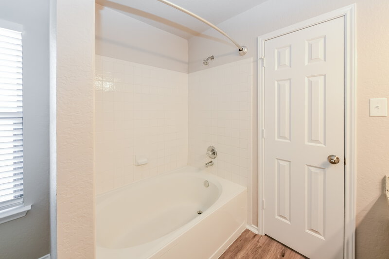 1,735/Mo, 506 Empresario Dr San Antonio, TX 78253 Bathroom View 2