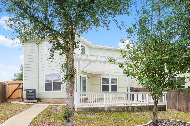 1,795/Mo, 13422 Solar Crst San Antonio, TX 78245 Rear View