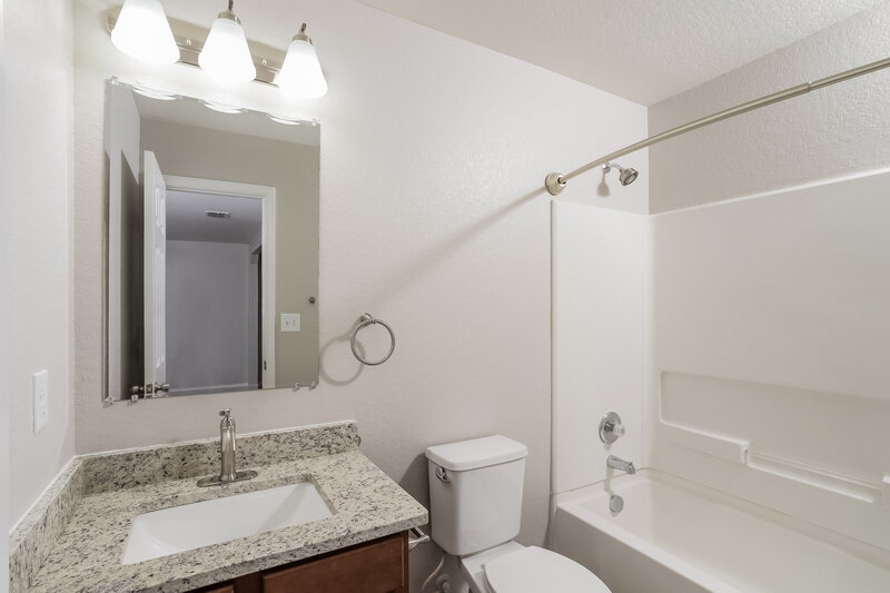 1,960/Mo, 10931 Soogan Trl San Antonio, TX 78245 Bathroom View