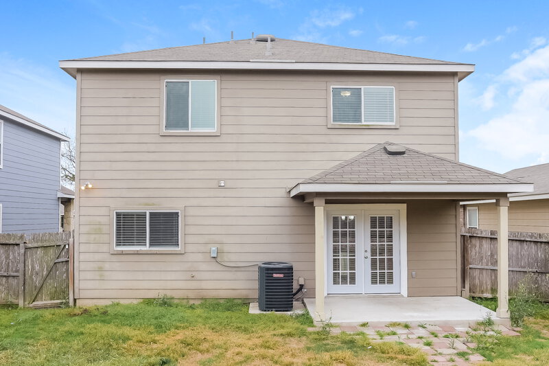 1,960/Mo, 10931 Soogan Trl San Antonio, TX 78245 Rear View