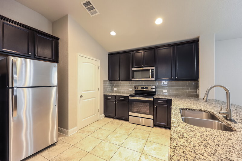 1,630/Mo, 11322 Charismatic San Antonio, TX 78245 Kitchen View 2
