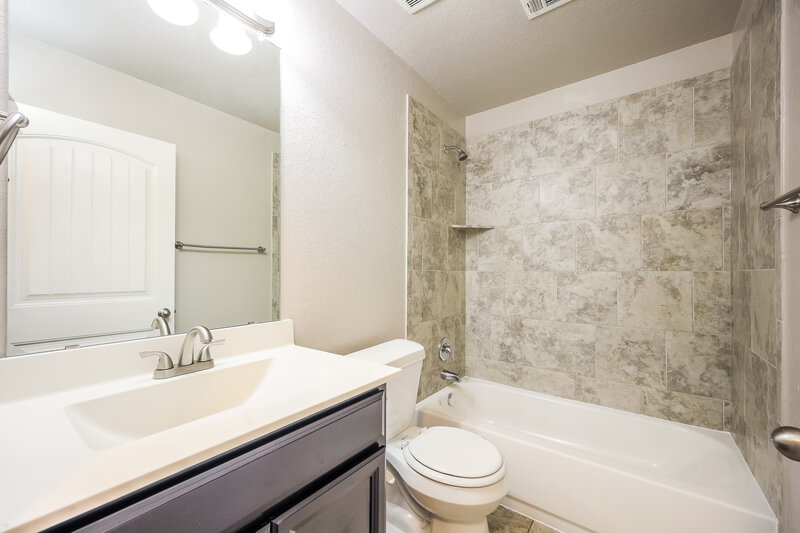 1,630/Mo, 11322 Charismatic San Antonio, TX 78245 Bathroom View
