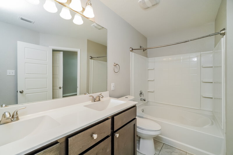 1,870/Mo, 3952 Gentle Mdw New Braunfels, TX 78130 Main Bathroom View