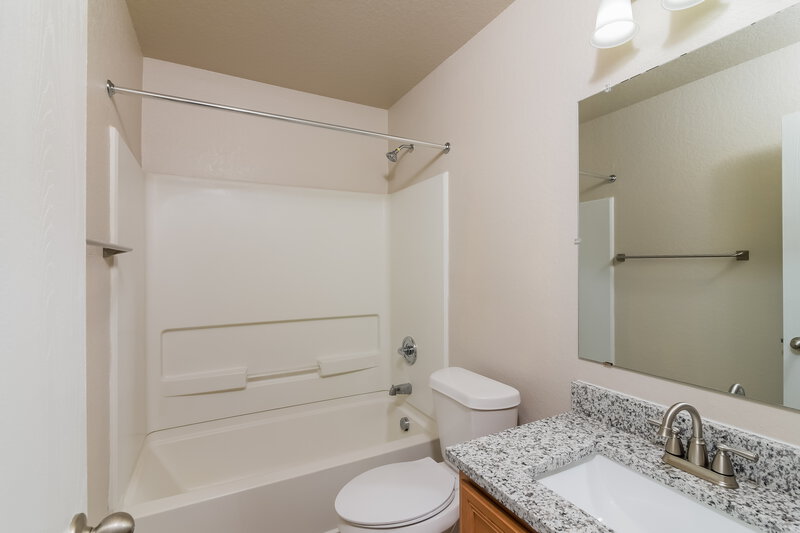 0/Mo, 217 Hinge Loop Cibolo, TX 78108 Bathroom View