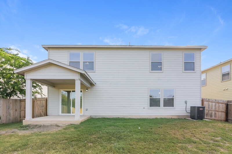 0/Mo, 217 Hinge Loop Cibolo, TX 78108 Rear View