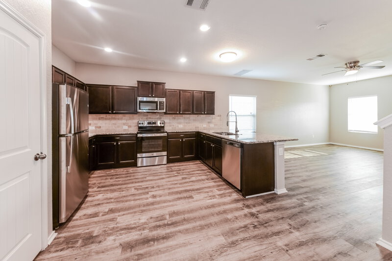 0/Mo, 10219 Waverunner Converse, TX 78109 Kitchen View