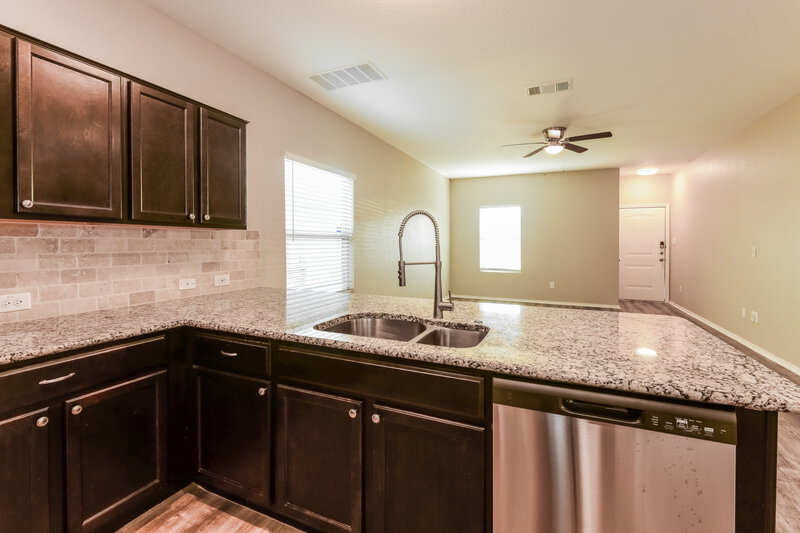 0/Mo, 10219 Waverunner Converse, TX 78109 Kitchen View 3