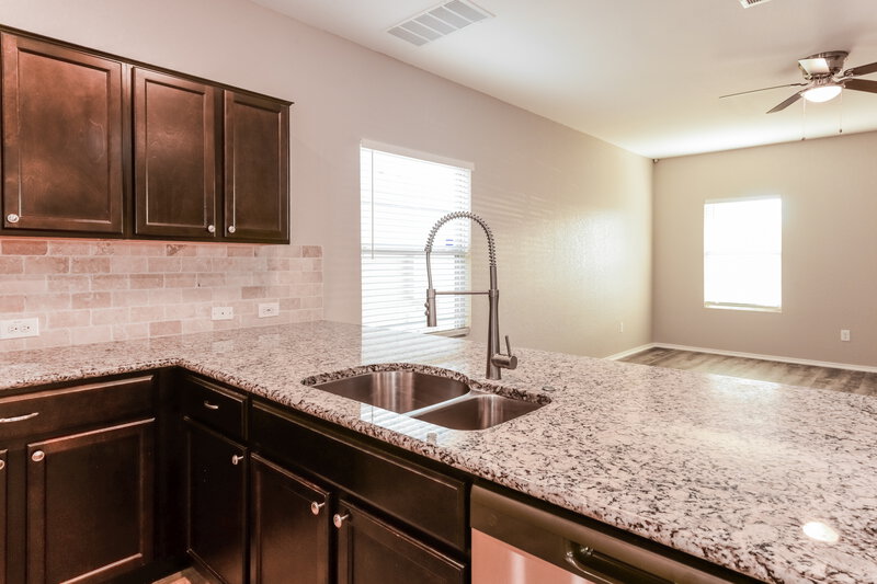 0/Mo, 10219 Waverunner Converse, TX 78109 Kitchen View 4