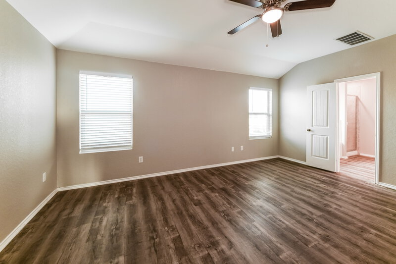 0/Mo, 10219 Waverunner Converse, TX 78109 Main Bedroom View