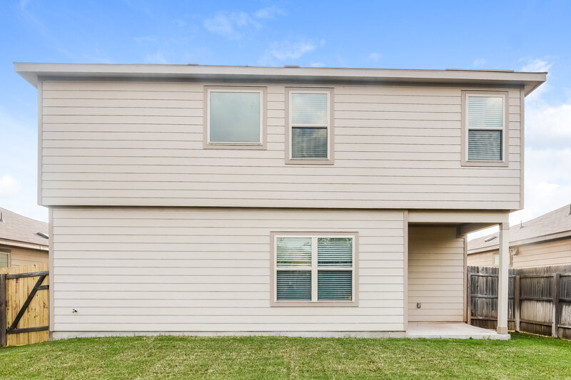 0/Mo, 10219 Waverunner Converse, TX 78109 Rear View